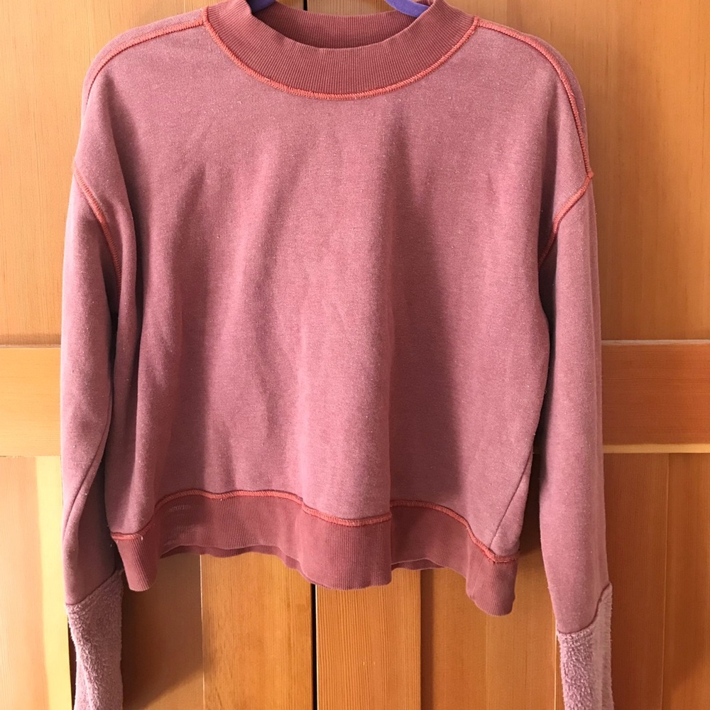 Red, crew neck, Free People cropped sweat shirt.